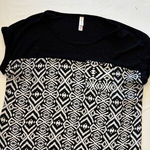 Xhilaration Black and White Short Sleeve Tee